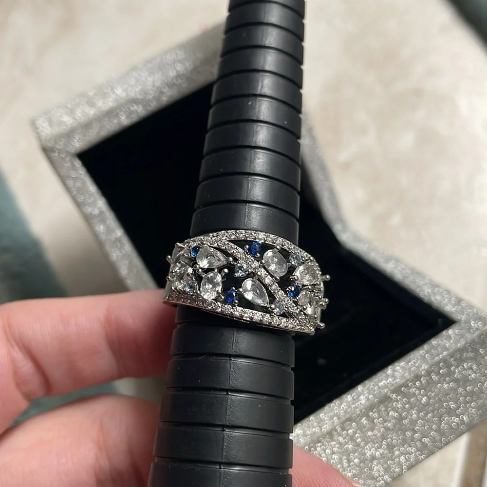 Elegant Silver and Blue Gemstone Ring - Picture 14 of 17